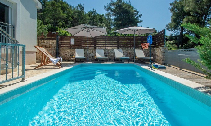 Bilice Casa | Maravillosa casa de vacaciones privada con piscina privada, A/C, WIFI, TV, terraza y aparcamiento