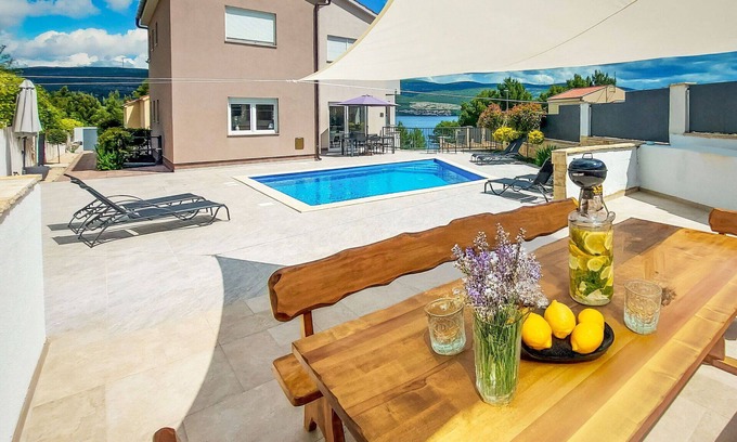 Pridraga Casa | Estupenda casa de vacaciones privada con WIFI, A/C, piscina privada, TV, patio, mascotas permitida