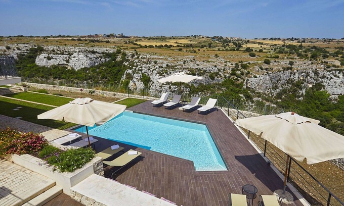Cannizzara Villa | Casa de vacaciones privada con piscina privada, A/C, WIFI, jacuzzi, TV, patio