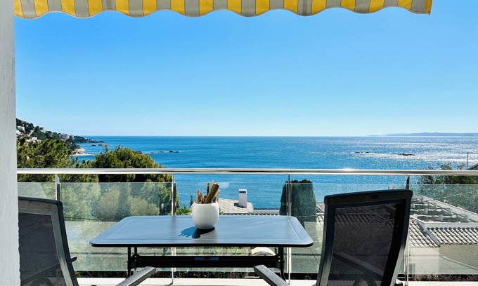 Almadraba-Canyelles Apartamento | MARAVILLOSA VISTA AL MAR, PARA PRACTICAR SENDERISMO,A 150m. DE LA PLAYA.