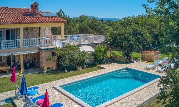 Marceljani Casa | Maravillosa casa de vacaciones para 12 personas con A/C, WIFI, piscina privada, TV y terraza