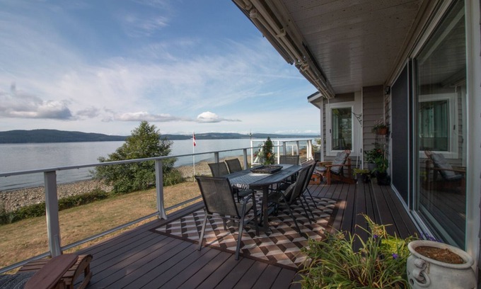 Brew Bay Casa | Maravillosa casa familiar frente al mar en Powell River ~ ¡Vistas excepcionales!