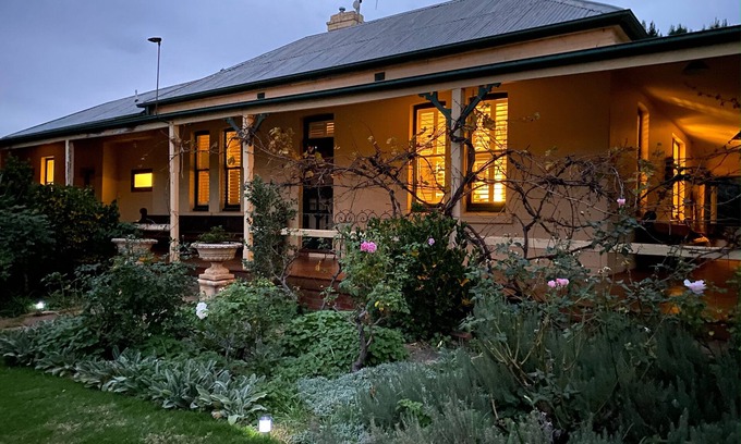 Parkes Casa | Wonga - A secluded oasis in the heart of Parkes