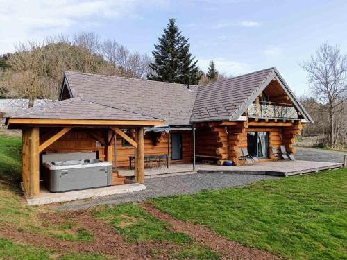 Yssingeaux Chalet De Esquí | Wood log chalet