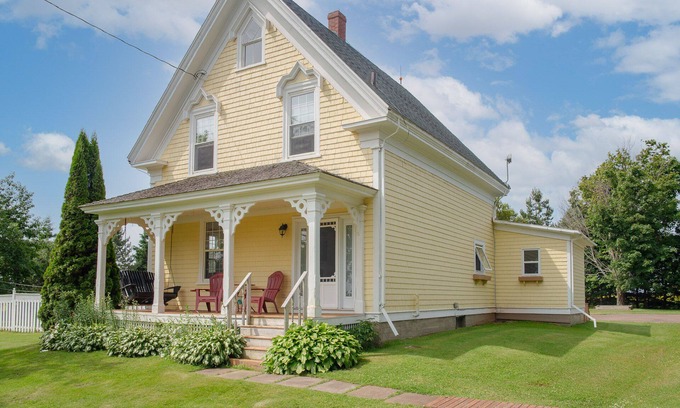Tyne Valley Casa | Woodbine Cottage with hot tub!
