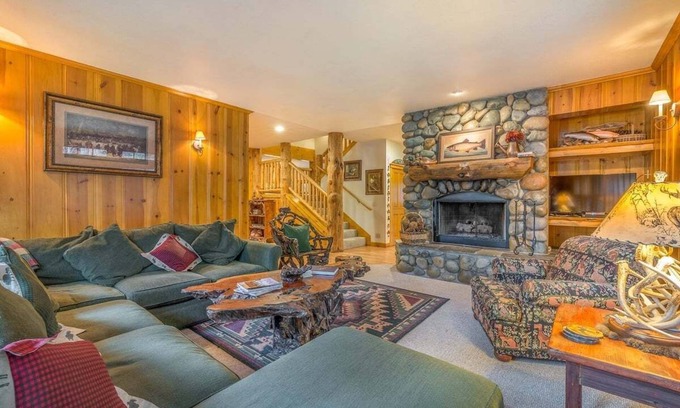 Ridgewood Casa | Nuevo listado: casa grande con bañera de hidromasaje y sala de juegos.Cerca del lago y perro amigable!