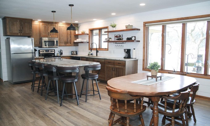 Milton Casa | Wooded Pond Retreat