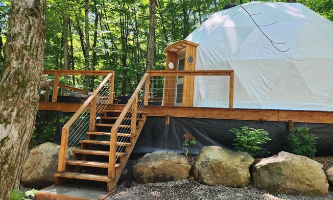 Brownsburg-Chatham Chalet De Esquí | Woodland dome