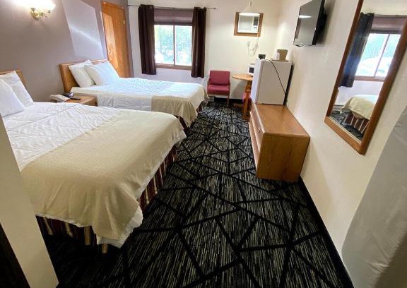 Medford Hotel | Woodland Inn & Suites
