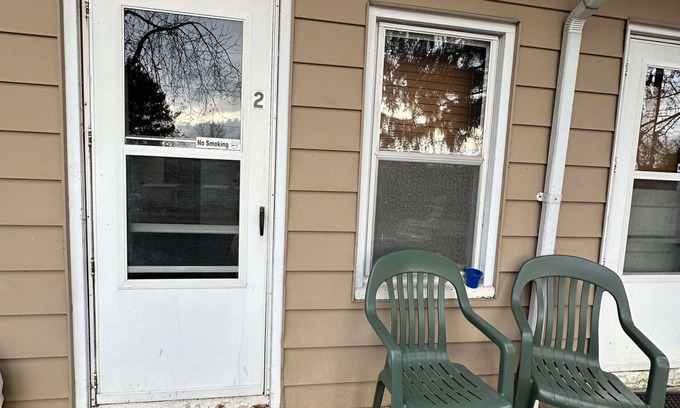 Alma Hotel | Woodlands Motel Retreat next to the Mississippi River