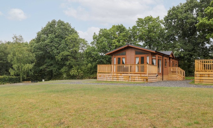 Black Torrington Cabaña | WOODPECKER LODGE, pet friendly in Sheepwash