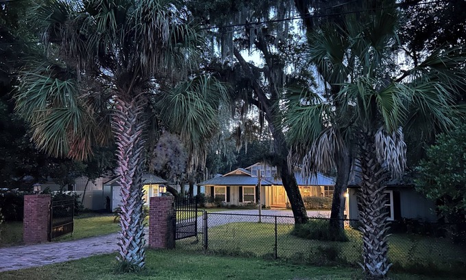 Arlington Casa | Woodsy 3-bedroom retreat on 600 acre nature preserve in Jacksonville near beach