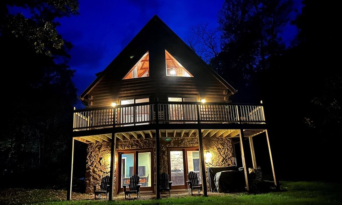 Apple River Cabina | Woodsy Cabin Escape |Apple Canyon Lake near Galena