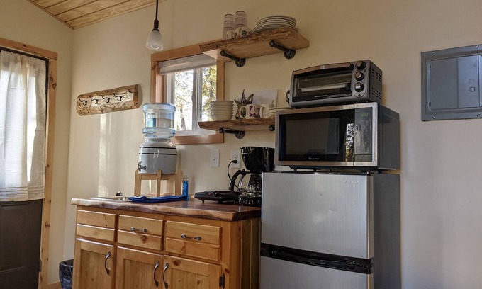 South Range Cabina | Woodsy Personal Retreat Cabin - "Quietude"