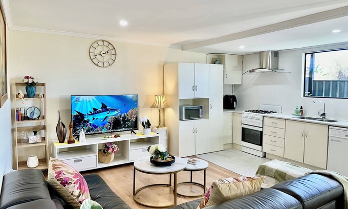 Woodville Gardens Casa | Woodville Garden Home in great location