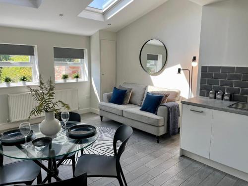 Liverpool Apartamento | Woolton Retreat Skylights Desk Parking