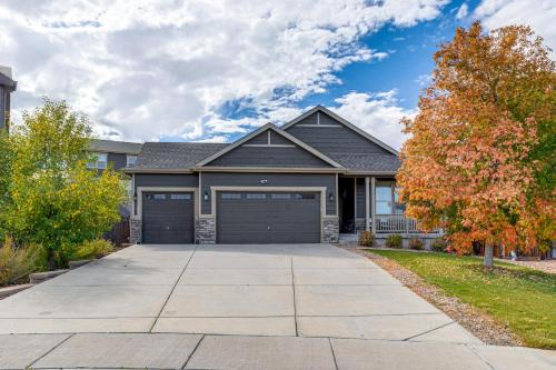 Sterling Hills Casa | Work and Play in Aurora Spacious Home with Yard!