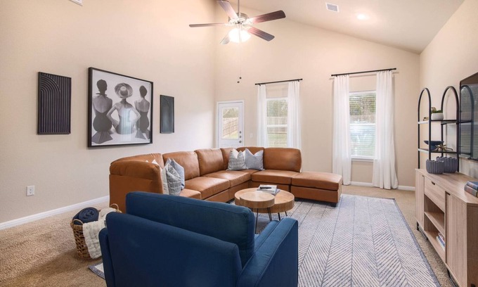 McNeil Casa | Work & Play 4BR in Tech Ridge | King and Queens