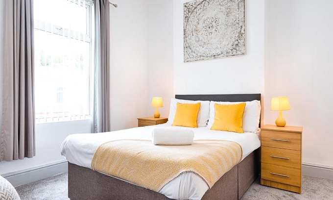 Landore Apartamento | Work Stay - 3BR - Near Stadium - Smart TVs
