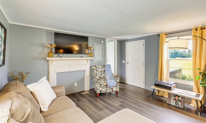 Taylorsville Casa | Working Farm! Home 2 Mi to Marina on Lake Hickory