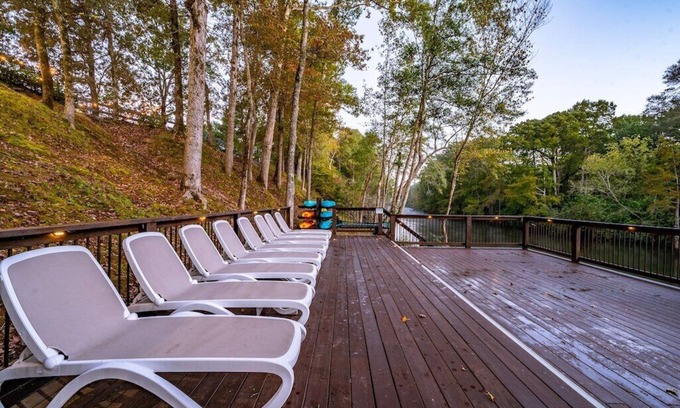 Broken Bow Cabina | Worth the Wait ~ Riverfront cabin with hot tub, game room, play set and views!