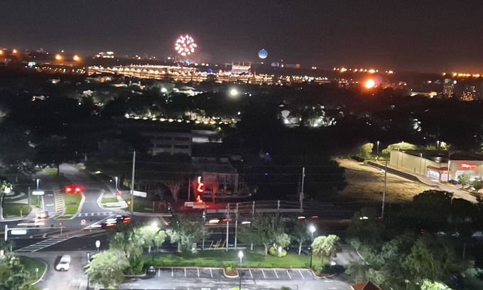 Florida Central Atlantic Coast Condominio | 8FL 1 BDR 2 BTHS PISCINA Y BALCÓN CON VISTA AL LAGO VER FUEGOS ARTIFICIALES