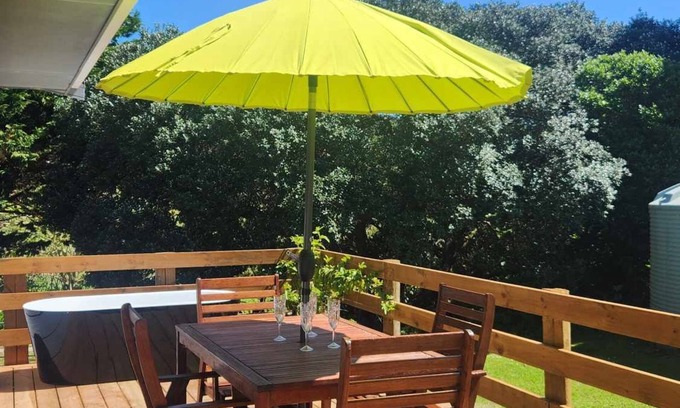 Matauri Bay Casa | Wow! Only a 2min walk to one of the most beautiful beaches in the tropical north