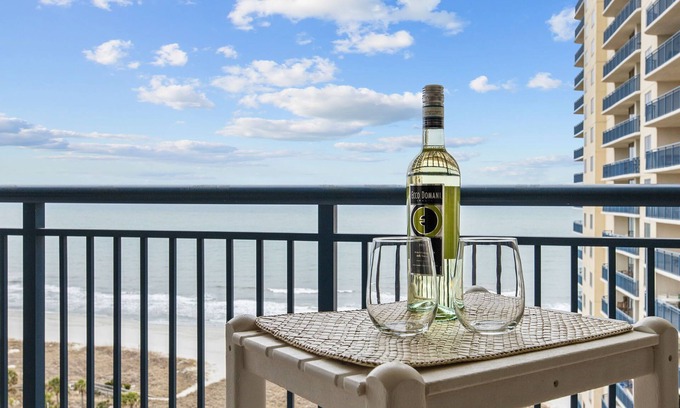Arcadian Shores Condominio | HGTV Ocean Front Condo ¡Renovado para 2019! Reserve su semana de verano pronto.