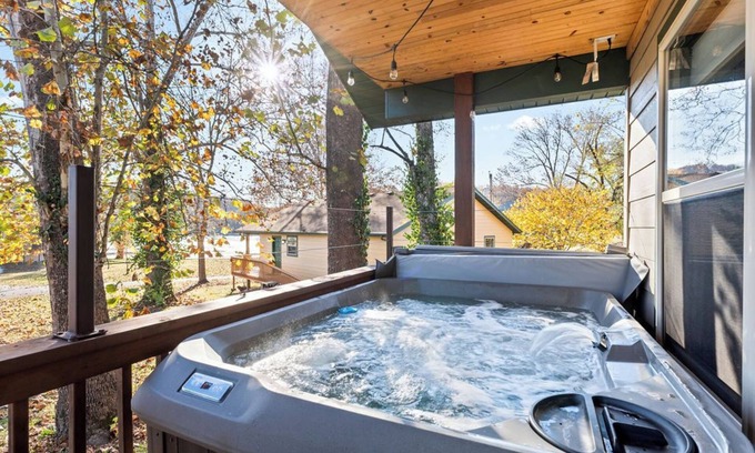 Branson Cabina | Wren Cabin - Private Hot Tub, Fireplace, and Lake View