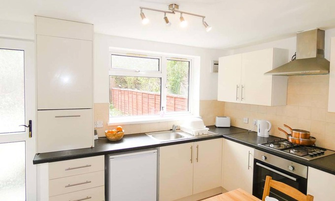 Abercwmboi Cabaña | Wyndham House for 6 for Brecons and Bike Park Wales