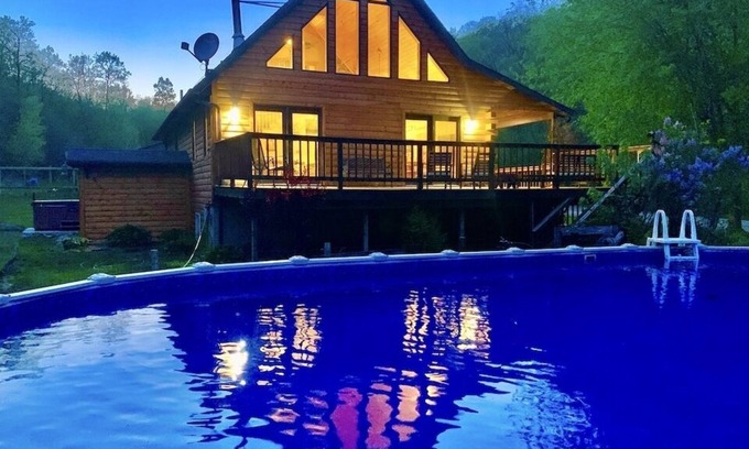 Lansing Cabina | XL Cabin with Pool & Hot Tub Jacuzzi
