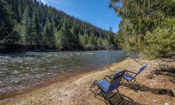 Troy Cabina | Yaak Riverfront Cabin - Hunting, Fishing & Family Get Away!