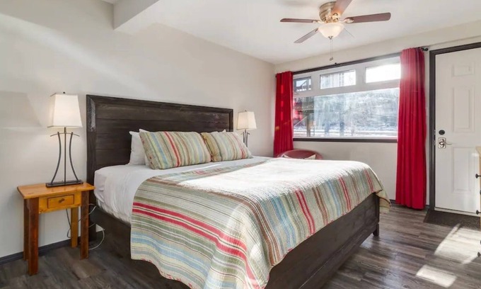Dead Man's Flats Condominio | Yam 15 - Studio with King