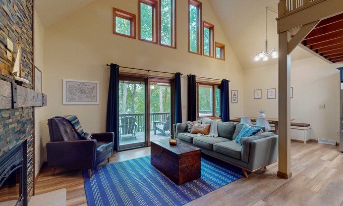 Hazelhurst Casa | Year-round Northwoods retreat on quiet lake near Minocqua