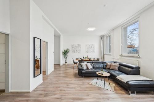 Schafhof Apartamento | Yello Homes - Loft - Airport & Messe 6 Betten & Wifi