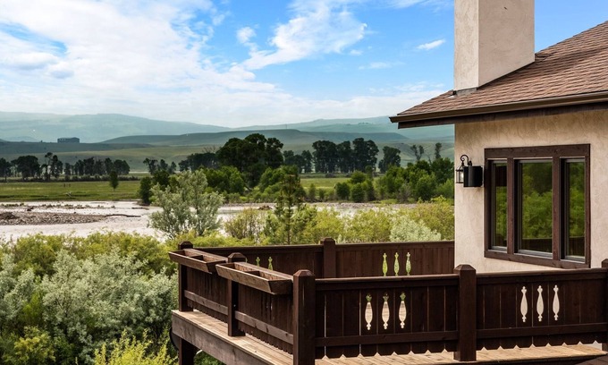 Livingston Casa | Yellowstone Manor:Livingston