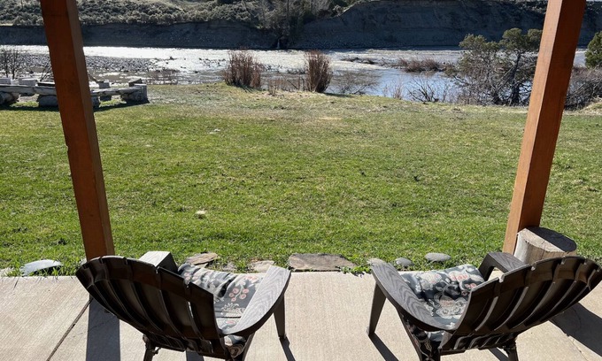Gardiner Cabina | Yellowstone Riverside Cabin - ¡En el río junto al parque nacional de Yellowstone!