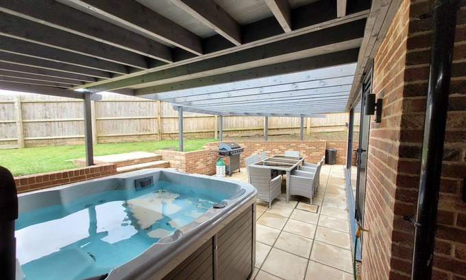 Hintlesham Cabaña | Yew Tree Cottage- A Beautiful pet Friendly 3 Bedroom Cottage in the Countryside