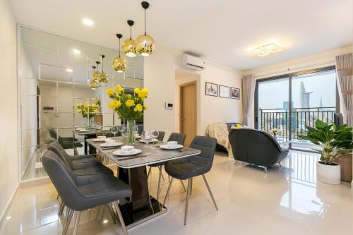 Bach Dang Riverside Hotel | YO's Homes Rivergate Apartment Infinity Pool Near District 1
