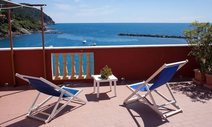 Sestri Levante Apartamento | Serás como en la cubierta de un barco, en el centro del cuento de hadas Baia del Silenzio