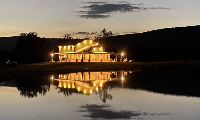 Clayton Cabina | Your Cabin in the Mountains Awaits (1836 Ranch)