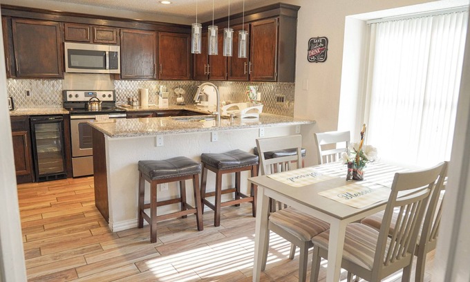 Dallas Casa | Your home away from home awaits you!