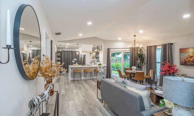 Davie Casa | Your-Home-Away-From-Home.