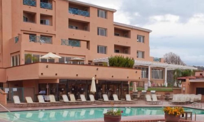 Avila Beach Complejo | Your Home Away From Home! Free Parking, Pool, Steps To Central Coast Aquarium