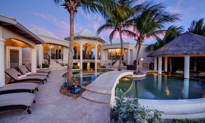 The Bight Villa | Su casa de lujo duerme 10 en la isla número uno del mundo y la playa