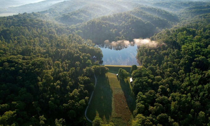 Gnaw Bone Cabina | SU PROPIO LAGO PRIVADO DE 12 ACRE E ISLA, 80 ACRES PARA EXPLORAR Y TINA CALIENTE!