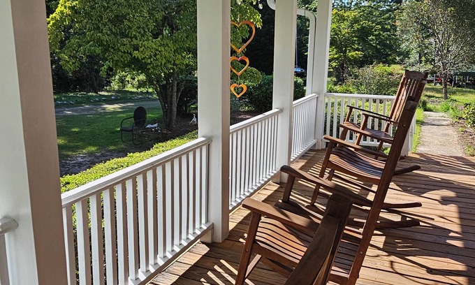 Hogansville Otro | Your Own Private Paradise - Charming 3-bedroom Farmhouse with Private Pool