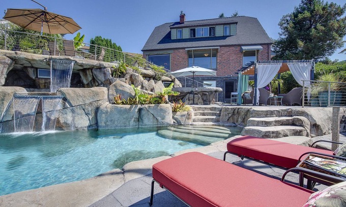 Bremerton Casa | Su propio oasis urbano privado