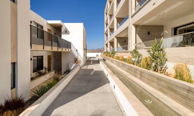 Santa Rosa Apartamento | Your perfect family getaway: relax between the pool, the jacuzzi and the sea.