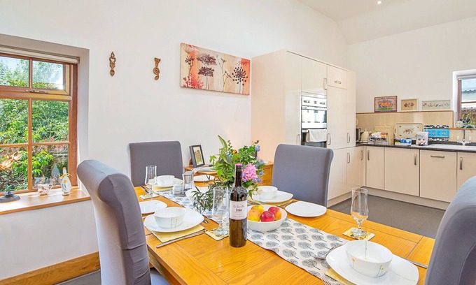 Newcastle Emlyn Cabaña | Yr Hen Llaethdy